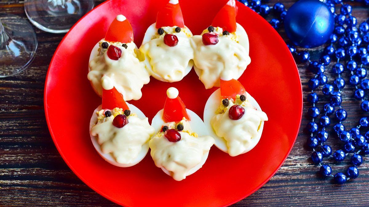 Stuffed eggs “Santa Claus” – an interesting snack on the New Year’s table