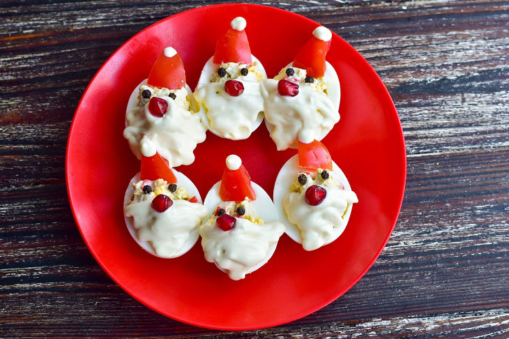 Stuffed eggs "Santa Claus" - an interesting snack on the New Year's table