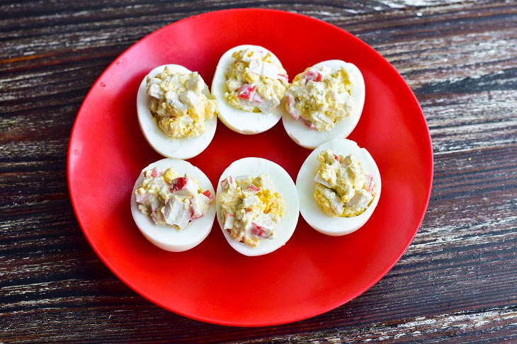 Stuffed eggs "Santa Claus" - an interesting snack on the New Year's table