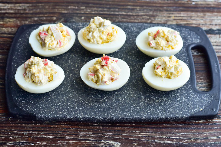 Stuffed eggs "Santa Claus" - an interesting snack on the New Year's table