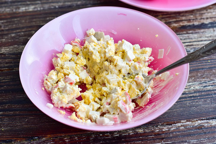 Stuffed eggs "Santa Claus" - an interesting snack on the New Year's table