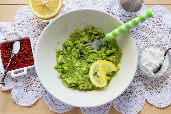 Avocado appetizer "Christmas Trees" - a real decoration of the festive table