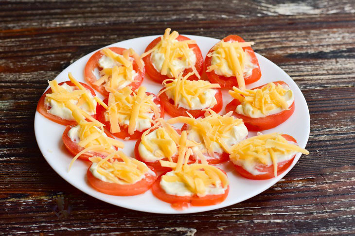 Tomatoes in Italian - an excellent snack on the festive table