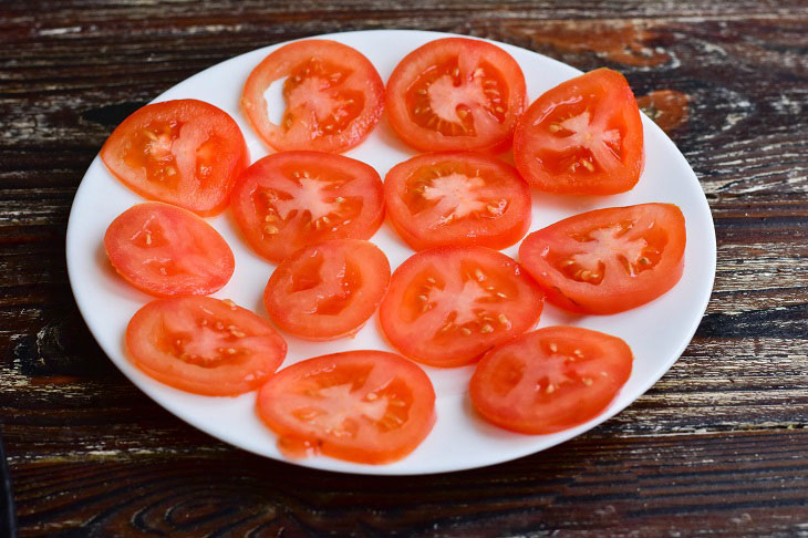 Tomatoes in Italian - an excellent snack on the festive table