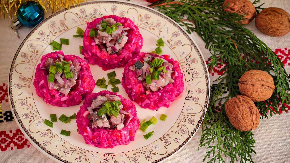 Herring under a fur coat on the contrary – a bright and festive snack