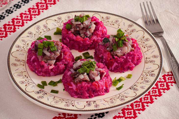 Herring under a fur coat on the contrary - a bright and festive snack