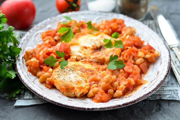 Scrambled eggs "Ranchero" in Mexican style - hearty and spicy