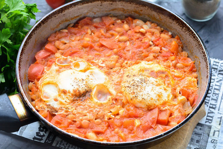 Scrambled eggs "Ranchero" in Mexican style - hearty and spicy