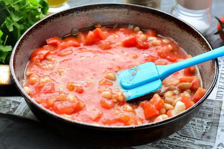 Scrambled eggs "Ranchero" in Mexican style - hearty and spicy