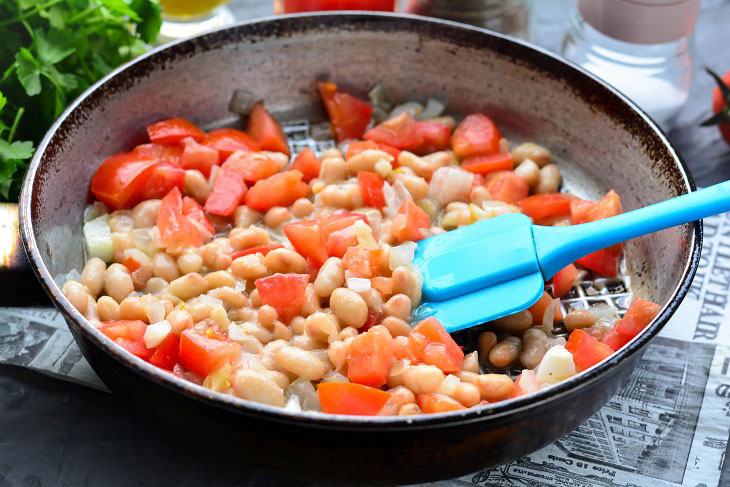 Scrambled eggs "Ranchero" in Mexican style - hearty and spicy