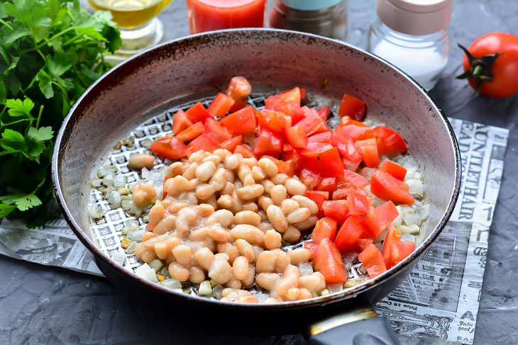 Scrambled eggs "Ranchero" in Mexican style - hearty and spicy