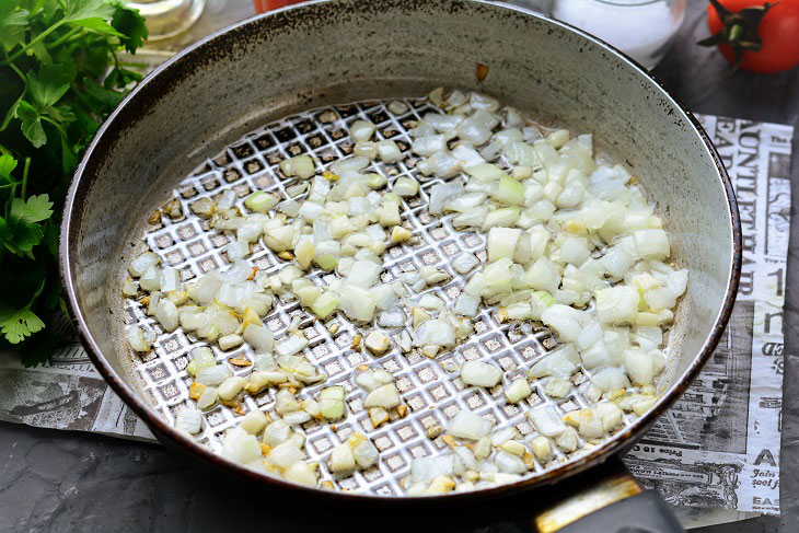 Scrambled eggs "Ranchero" in Mexican style - hearty and spicy