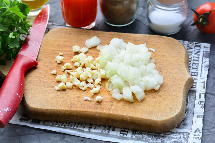 Scrambled eggs "Ranchero" in Mexican style - hearty and spicy