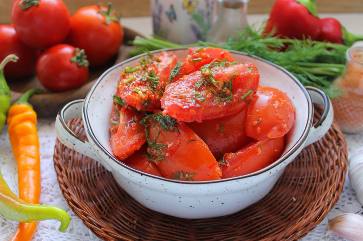 Appetizer of tomatoes "Lecho on the contrary" - a delicious seasonal dish