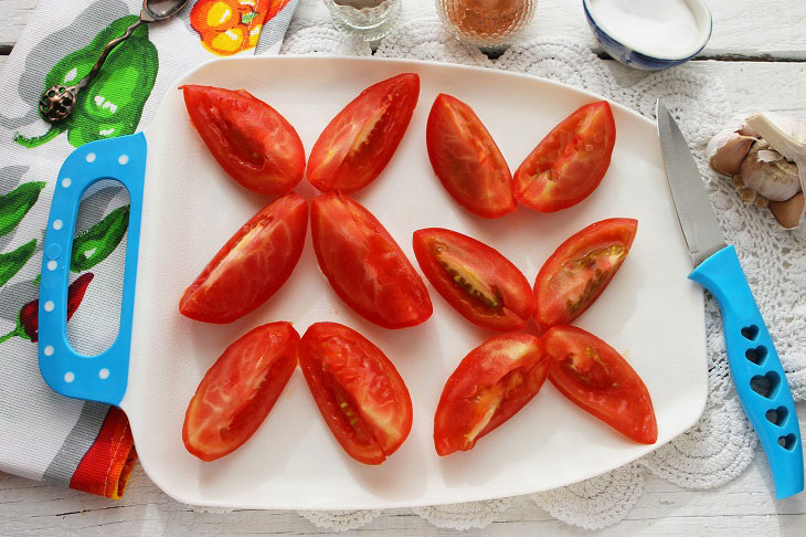 Appetizer of tomatoes "Lecho on the contrary" - a delicious seasonal dish