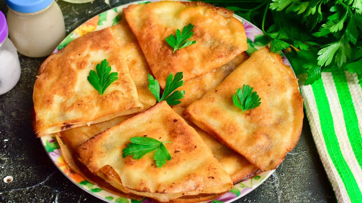 Benderiki with meat – delicious and crispy pancakes in Ukrainian