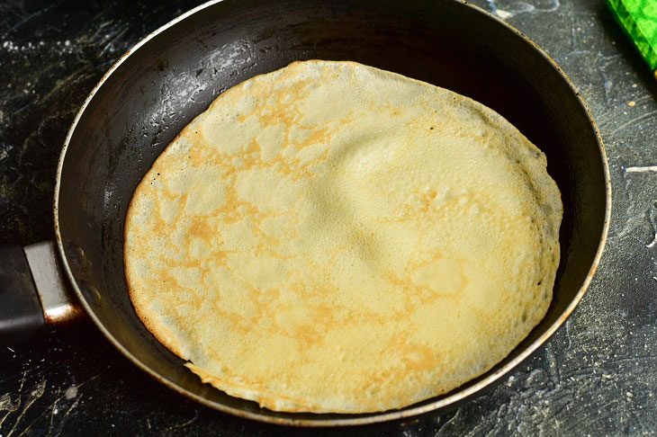 Benderiki with meat - delicious and crispy pancakes in Ukrainian