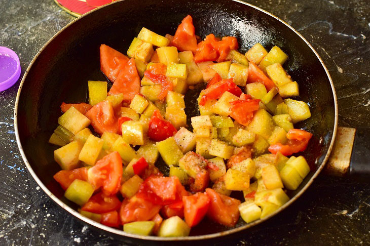 Eggplant with stew and tomatoes - a spicy and fragrant appetizer