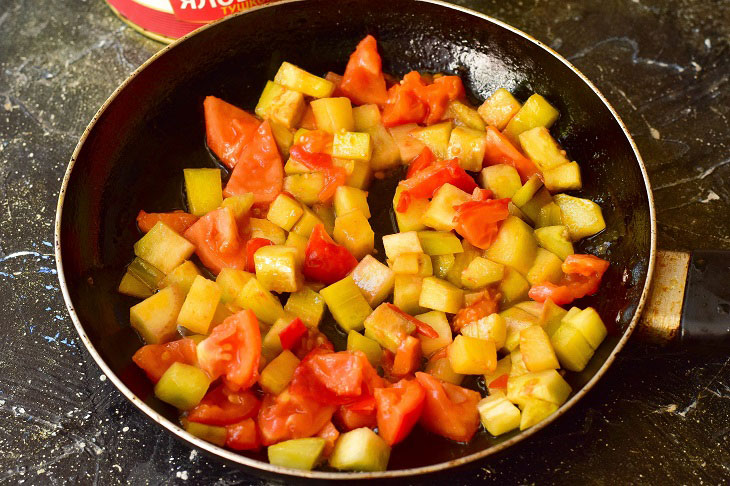 Eggplant with stew and tomatoes - a spicy and fragrant appetizer