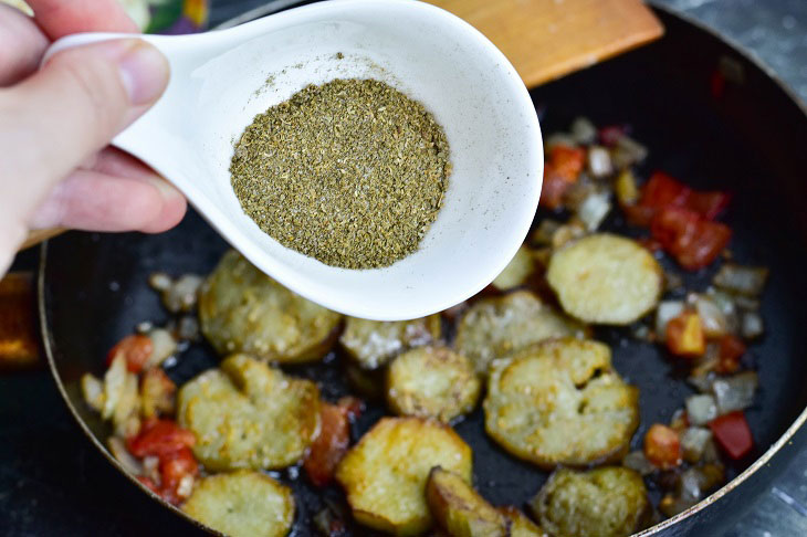 Stewed eggplants in Georgian style - a fragrant and unusual snack