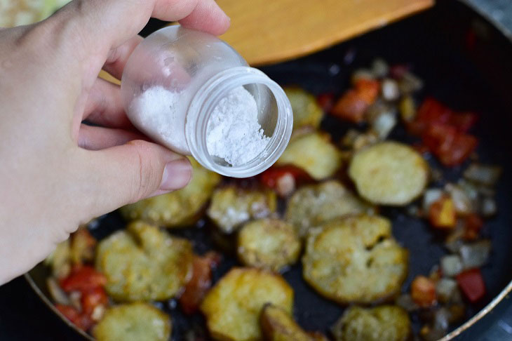 Stewed eggplants in Georgian style - a fragrant and unusual snack