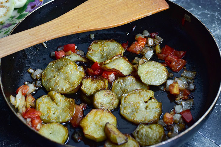 Stewed eggplants in Georgian style - a fragrant and unusual snack