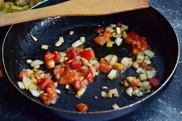 Stewed eggplants in Georgian style - a fragrant and unusual snack