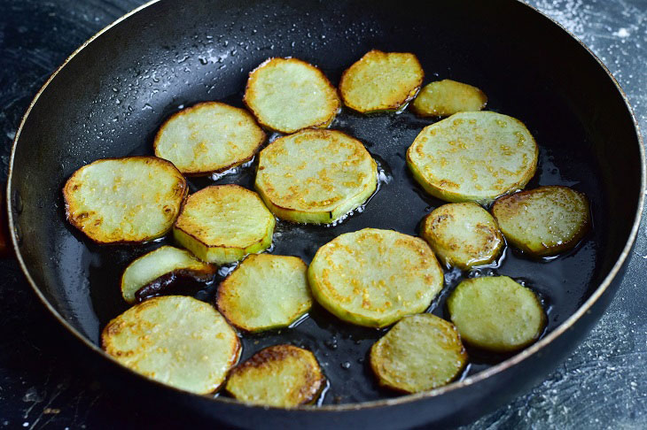 Stewed eggplants in Georgian style - a fragrant and unusual snack