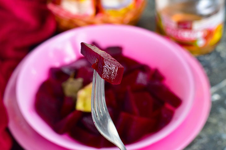 Marinated beets in Greek - an interesting vegetable snack