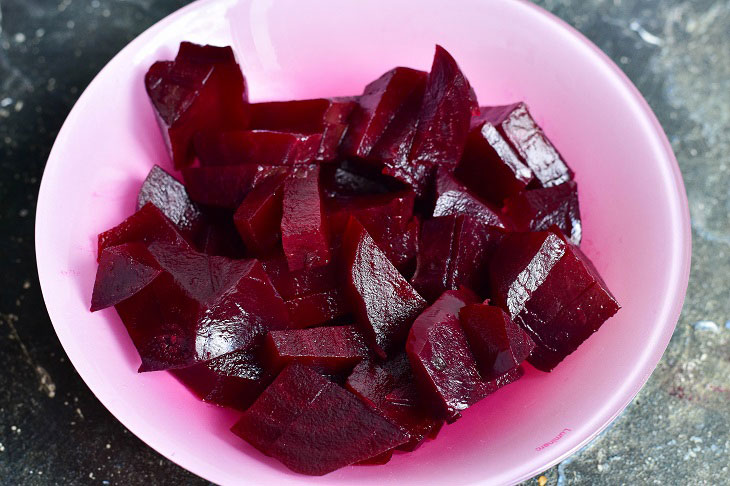 Marinated beets in Greek - an interesting vegetable snack