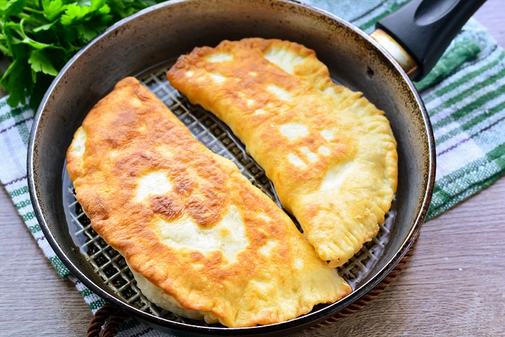 Chebureks on kefir with meat - juicy, crispy and fragrant