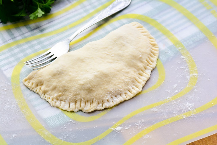 Chebureks on kefir with meat - juicy, crispy and fragrant