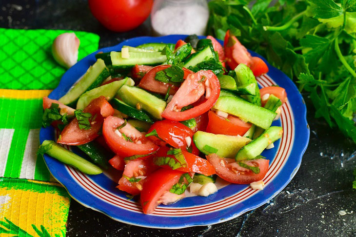 Lightly salted tomatoes and cucumbers in a bag - a simple and tasty recipe