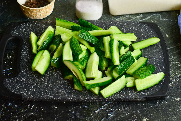 Lightly salted tomatoes and cucumbers in a bag - a simple and tasty recipe