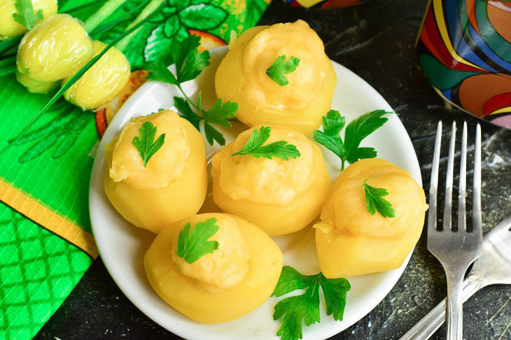 Baked new potatoes with cheese balls - tasty and original