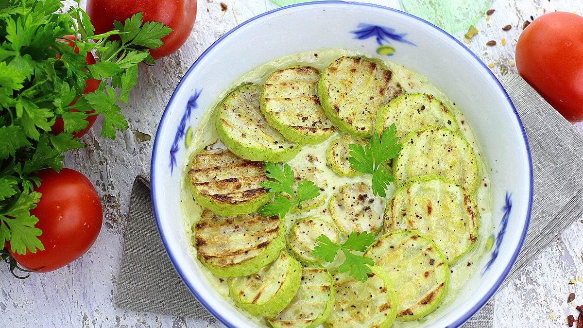 Zucchini in cream in the oven – a tender and tasty snack