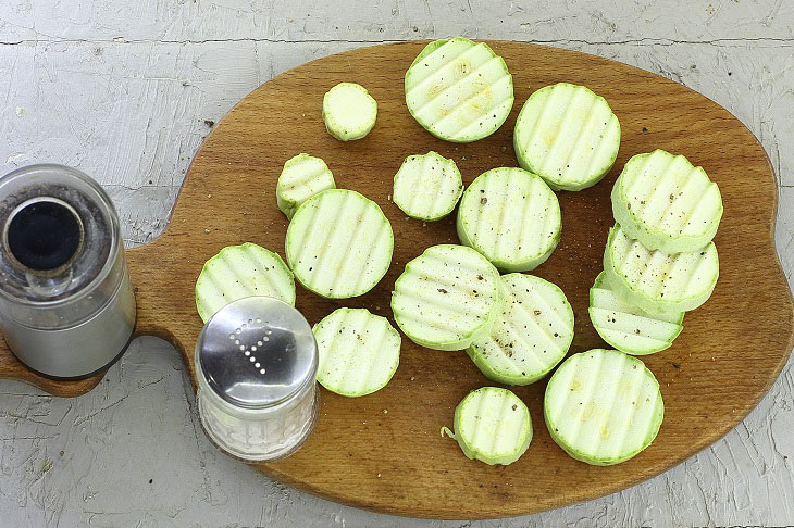Zucchini in cream in the oven - a tender and tasty snack