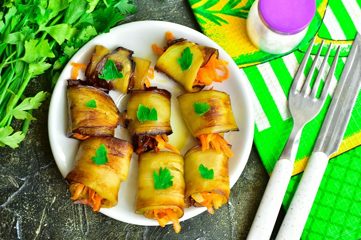 Eggplant rolls with vegetable filling - original and appetizing