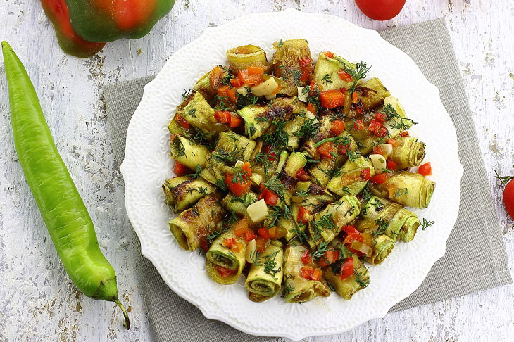 Zucchini in honey marinade - a spicy sweet and spicy snack