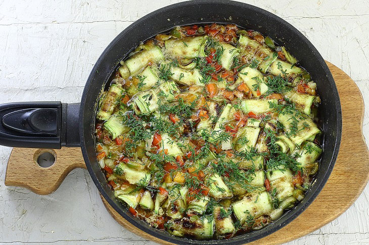 Zucchini in honey marinade - a spicy sweet and spicy snack