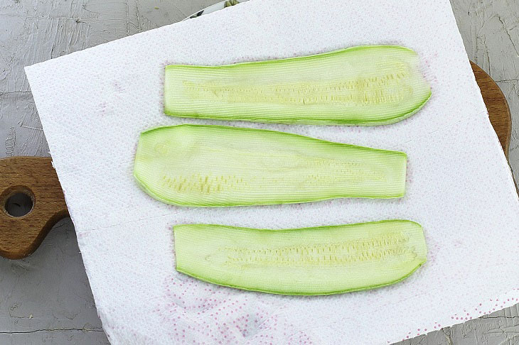 Zucchini in honey marinade - a spicy sweet and spicy snack