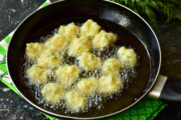 Potato croquettes with herbs - a quick recipe for busy housewives