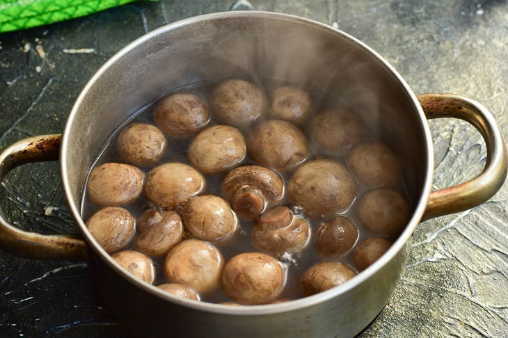 Mushrooms "Table" - an indispensable snack on the festive table