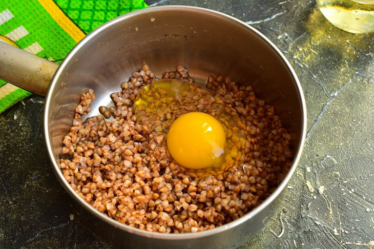 Hearty buckwheat cutlets with cheese - tasty and budget