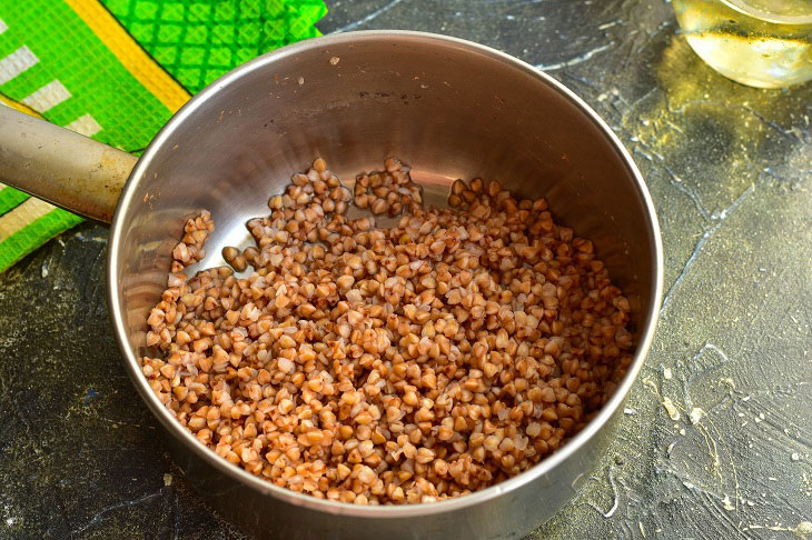 Hearty buckwheat cutlets with cheese - tasty and budget