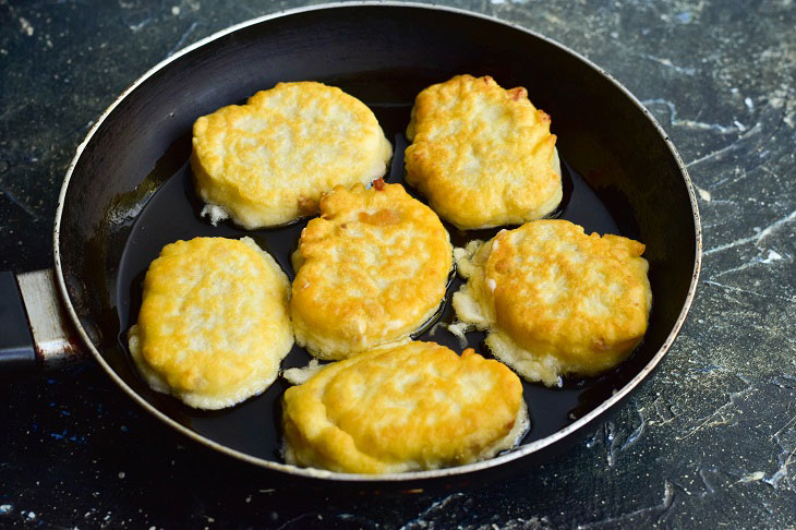 Lazy meat pies - a quick and satisfying recipe