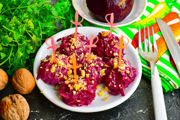 Beetroot balls with nuts - a bright and beautiful snack for any occasion