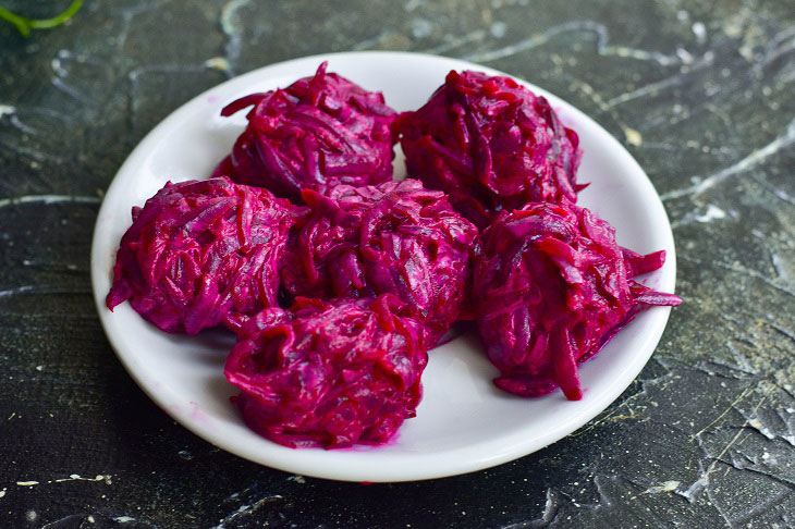 Beetroot balls with nuts - a bright and beautiful snack for any occasion