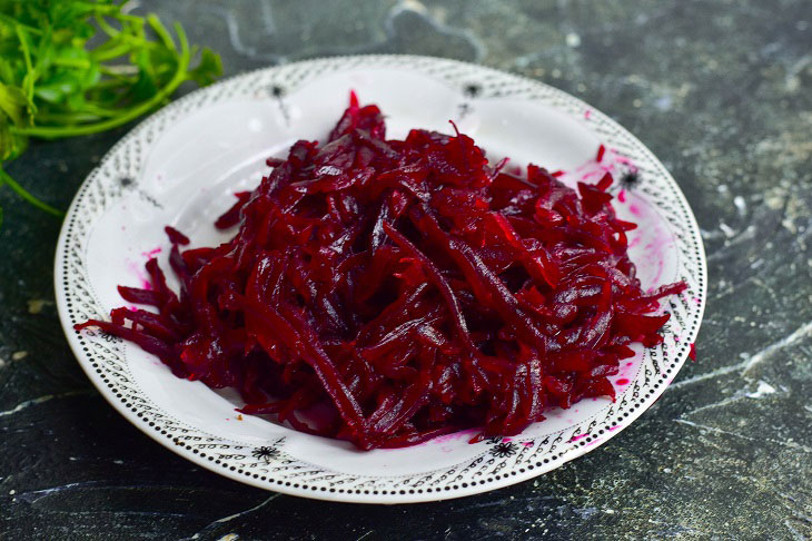 Beetroot balls with nuts - a bright and beautiful snack for any occasion