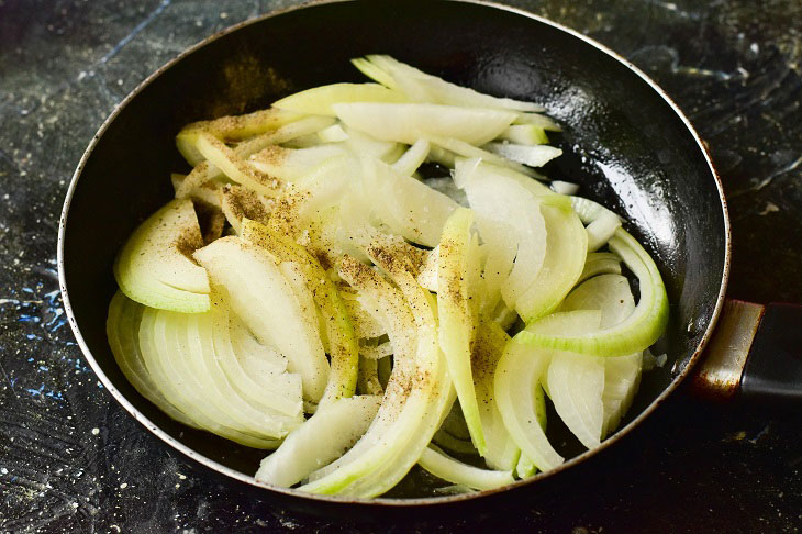 Katlama with onions in a pan - delicious and hearty Uzbek flatbread